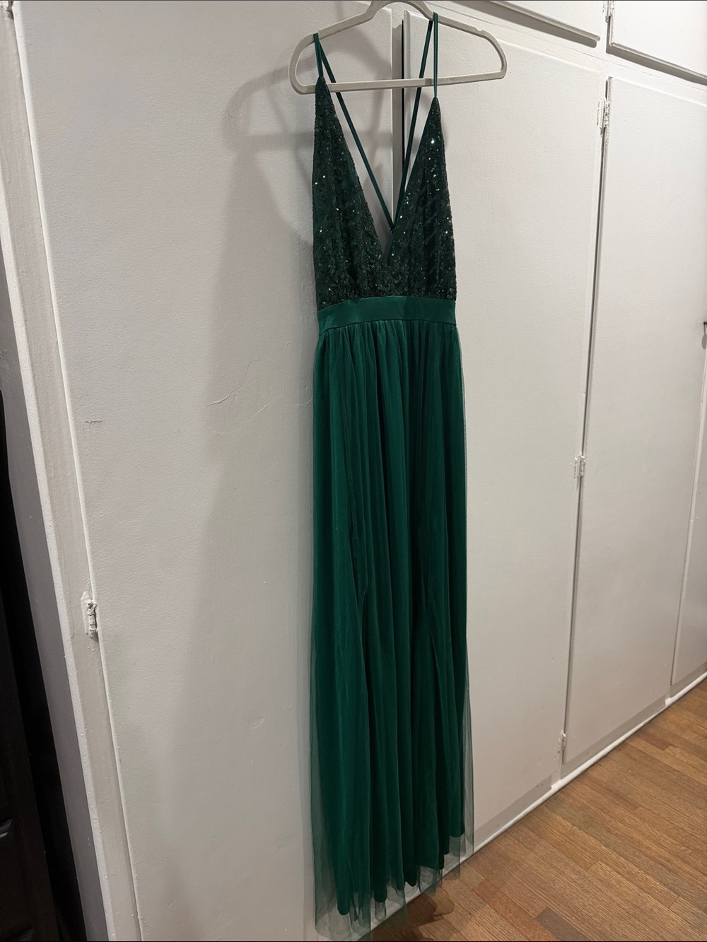 Elegant Green Beaded V-Neck Maxi Dress